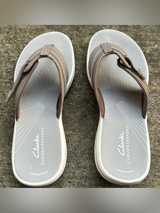 Clarks Shoes - Clarks Cloudsteppers Gray and Tan Thong Sandals
